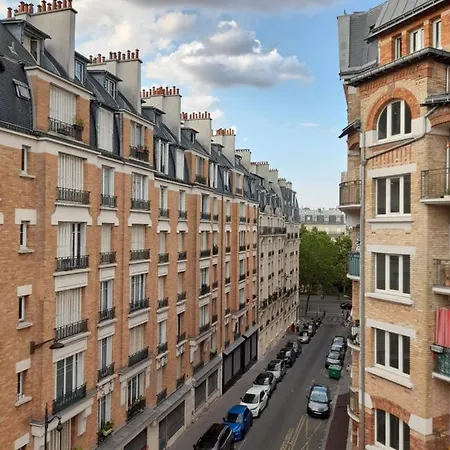 Alloggio in famiglia Un Parisien Atypique - An Atypical Parisian *